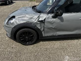 Mini Cooper 1.5I picture 3