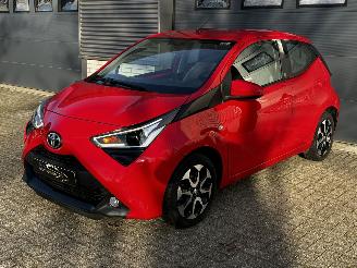 Damaged car Toyota Aygo 1.0 VVTi CAMERA / CRUISE / AIRCO 2020/10