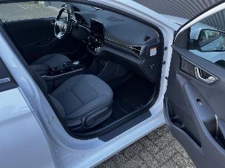 Hyundai Ioniq COMFORT EV 38kwH CAMERA / NAVI / CRUISE / PDC picture 11