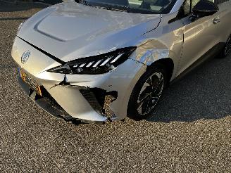 MG MG4 ELECTRIC LUXURY 64Kwh picture 6