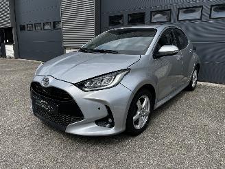 Schadeauto Toyota Yaris VVT-I AIRCO / CRUISE / NAVI / CAMERA / STOELVERW 2023/6