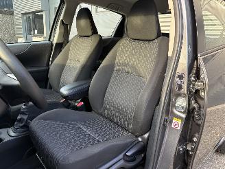 Toyota Yaris 1.3 VVT-I NAVI / CRUISE / PDC picture 10