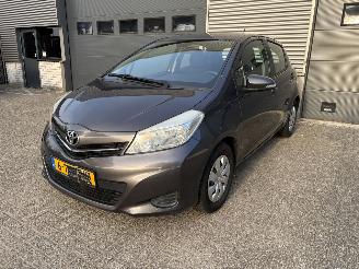 Schadeauto Toyota Yaris 1.3 VVT-I NAVI / CRUISE / PDC 2014/5