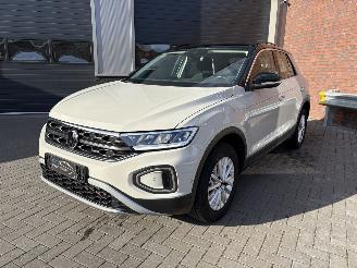 Schadeauto Volkswagen T-Roc 1.5 TSI AUTOMAAT / NAVI / CAMERA / VIRTUAL COCKPIT 2023/7