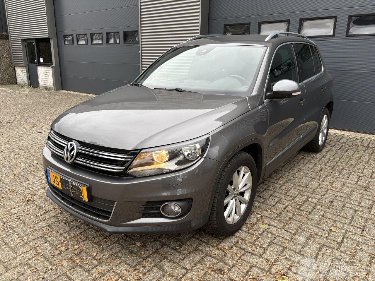 Volkswagen Tiguan 1.4 TSI Sport&Style NAVI / CRUISE / CAMERA