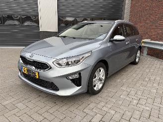 Vaurioauto  passenger cars Kia Ceed 1.0 T-GDI Sportswagon NAVI / CAMRA / CLIMA / STOELVERW 2019/9