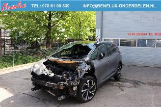 Coche siniestrado Renault Grand-scenic 1.5 Dci Bose Hybrid Assist 2017/9