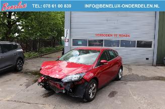 Salvage car Ford Focus 1.6 TI-VCT 2011/6