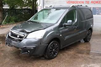 Coche siniestrado Peugeot Partner Partner (GC/GF/GG/GJ/GK), Van, 2008 / 2018 1.6 HDI 90 2015/12
