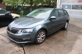 Salvage car Skoda Octavia Octavia Combi (5EAC), Combi 5-drs, 2012 / 2020 1.0 TSI 12V 2017/5