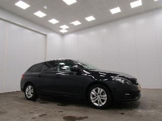 uszkodzony samochody osobowe Peugeot 308 SW 1.2 PureTech Executive Navi Clima 2018/3