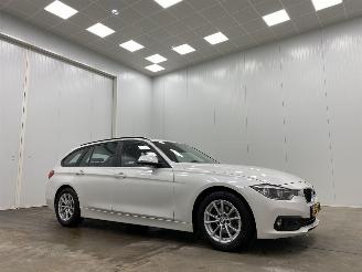 Voiture accidenté BMW 3-serie Touring 320d Autom. Executive Navi Clima 2018/3