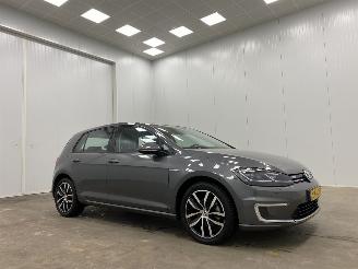 uszkodzony samochody osobowe Volkswagen e-Golf DSG 100kw 5-drs Navi Clima 2019/1