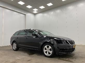 Unfallwagen Skoda Octavia Combi 1.6 TDI Edition Navi Clima 2018/8