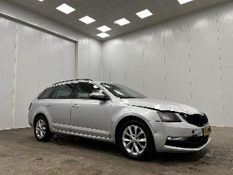 Unfallwagen Skoda Octavia Combi 1.6 TDI DSG Edition Navi Clima 2019/8
