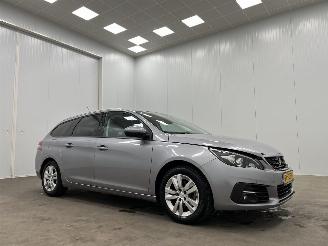 uszkodzony samochody osobowe Peugeot 308 SW 1.2 PureTech Executive Panoramadak Navi Clima 2019/8