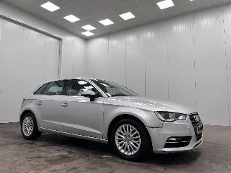 damaged passenger cars Audi A3 Sportback 1.6 TDI Navi Clima 2013/9