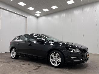 Damaged car Volvo V-60 2.4 D6 AWD Plug-In Hybrid Summum Navi Clima 2014/3
