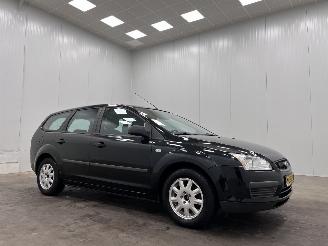 krockskadad bil auto Ford Focus Wagon 1.6i Airco 2006/4