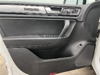 Volkswagen Touareg 3.0 TDI Autom. R-Line Panoramadak Navi Clima picture 13