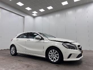 uszkodzony samochody osobowe Mercedes A-klasse 180 Lease Edition Navi Clima 2016/11