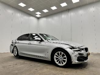 Schadeauto BMW 3-serie 330e Autom. Executive Navi Clima 2016/10