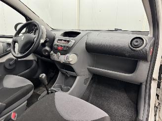 Peugeot 107 1.0 XR Airco picture 12