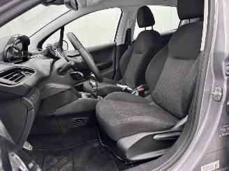 Peugeot 208 1.2 PureTech Signature 5-drs Navi Airco picture 8