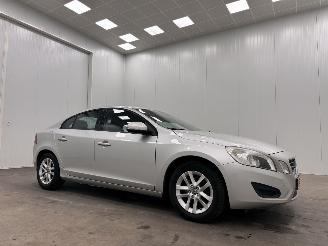 Unfallwagen Volvo S-60 1.6 T3 Kinetic Navi Clima 2012/6