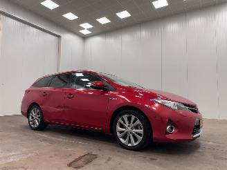 Vaurioauto  passenger cars Toyota Auris Touring 1.8 Hybrid Panoramadak Navi Clima 2013/9