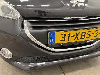 Peugeot 208 1.4 VTi Allure Panoramadak Clima picture 19