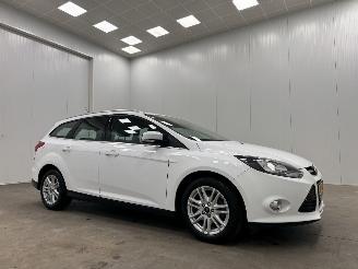 Unfallwagen Ford Focus Wagon 1.0 EcoBoost Clima 2013/5