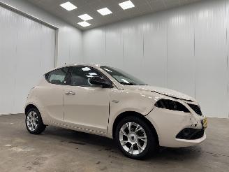 Schadeauto Lancia Ypsilon 1.2 Opening Edition Navi Airco 2016/1