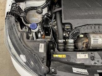 Peugeot 2008 1.2 PureTech Active Navi Clima picture 15