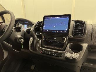 Peugeot Boxer 35 2.2 BlueHDI Autom. L3H3 Navi Clima picture 11