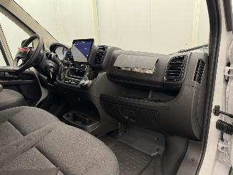 Peugeot Boxer 35 2.2 BlueHDI Autom. L3H3 Navi Clima picture 12