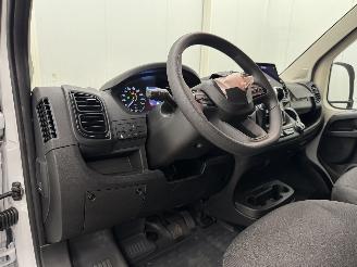 Peugeot Boxer 35 2.2 BlueHDI Autom. L3H3 Navi Clima picture 8