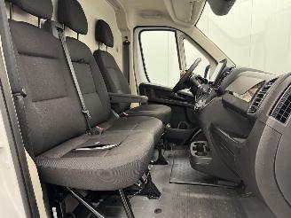 Peugeot Boxer 35 2.2 BlueHDI Autom. L3H3 Navi Clima picture 10