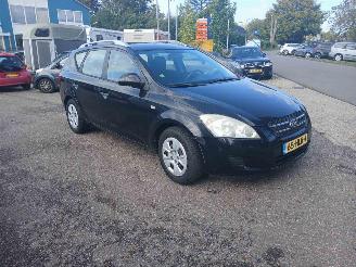 Schadeauto Kia Cee d Cee\'d Sporty Wagon (EDF) Combi 1.6 CVVT 16V (G4FC) [93kW] 2009/3