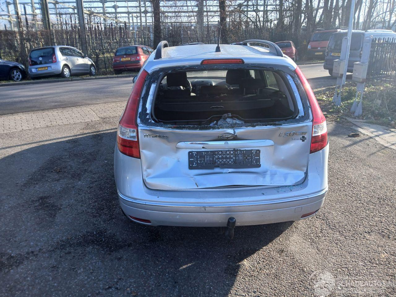 Hyundai I-30 i30 Crosswagon (WWH) Combi 1.6 CVVT 16V (G4FC-G) [93kW]