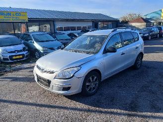 Hyundai I-30 i30 Crosswagon (WWH) Combi 1.6 CVVT 16V (G4FC-G) [93kW] picture 5