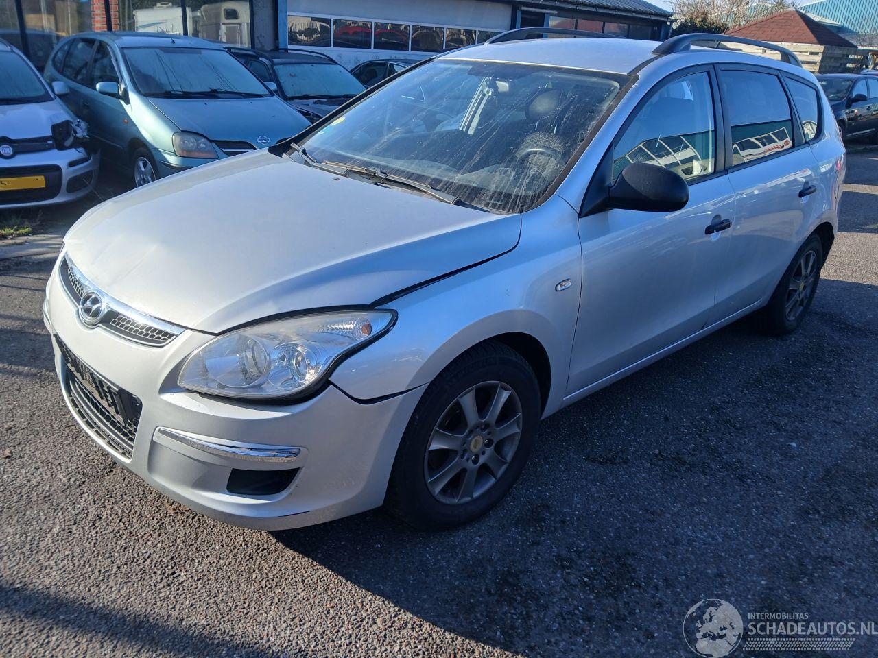 Hyundai I-30 i30 Crosswagon (WWH) Combi 1.6 CVVT 16V (G4FC-G) [93kW]