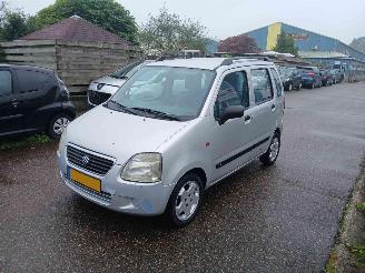 Vaurioauto  passenger cars Suzuki Wagon Wagon-R+ (RB) MPV 1.3 16V (G13BB) [56kW 2000/1