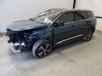 damaged passenger cars Peugeot 5008 1.5 HDI AUTOMAAT 2020/7