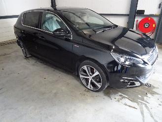 Peugeot 308 1.2 THP picture 2