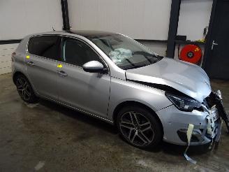 Peugeot 308 1.2 THP picture 3