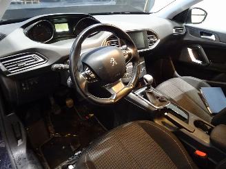 Peugeot 308 1.2 THP picture 6