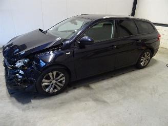 Salvage car Peugeot 308 1.2 THP 2017/6
