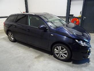 Peugeot 308 1.2 THP picture 3