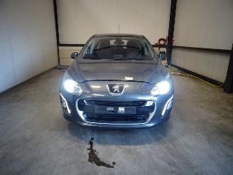 rozbiórka samochody osobowe Peugeot 308 1.6 HDI 2013/4